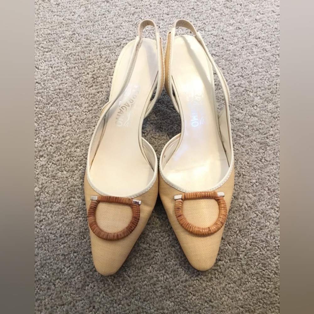 Vintage SALVATORE FERRAGAMO Slingback Pointed-Toe Heels in Beige Canvas 10B -EUC